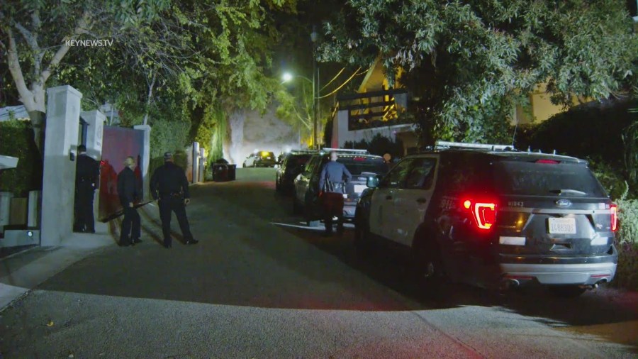 Resident reportedly called police while Hollywood Hills home was being burglarized 