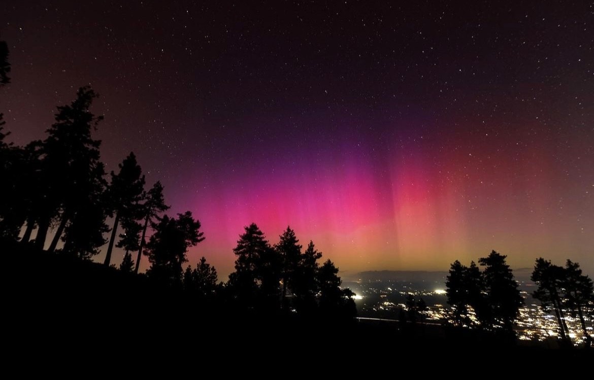 The northern lights captured near Mountain High in Southern California on May 10, 2024. (@newadventuresdaily_)