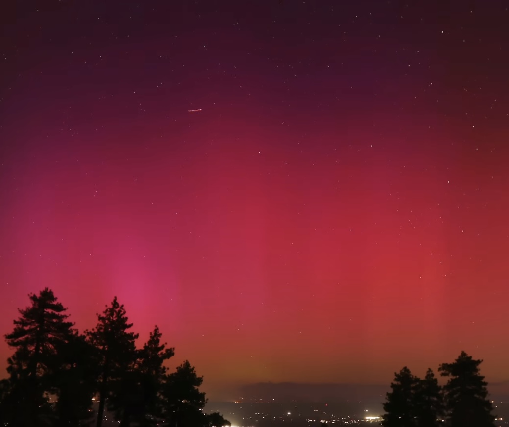 The northern lights captured near Mountain High in Southern California on May 10, 2024. (@newadventuresdaily_)