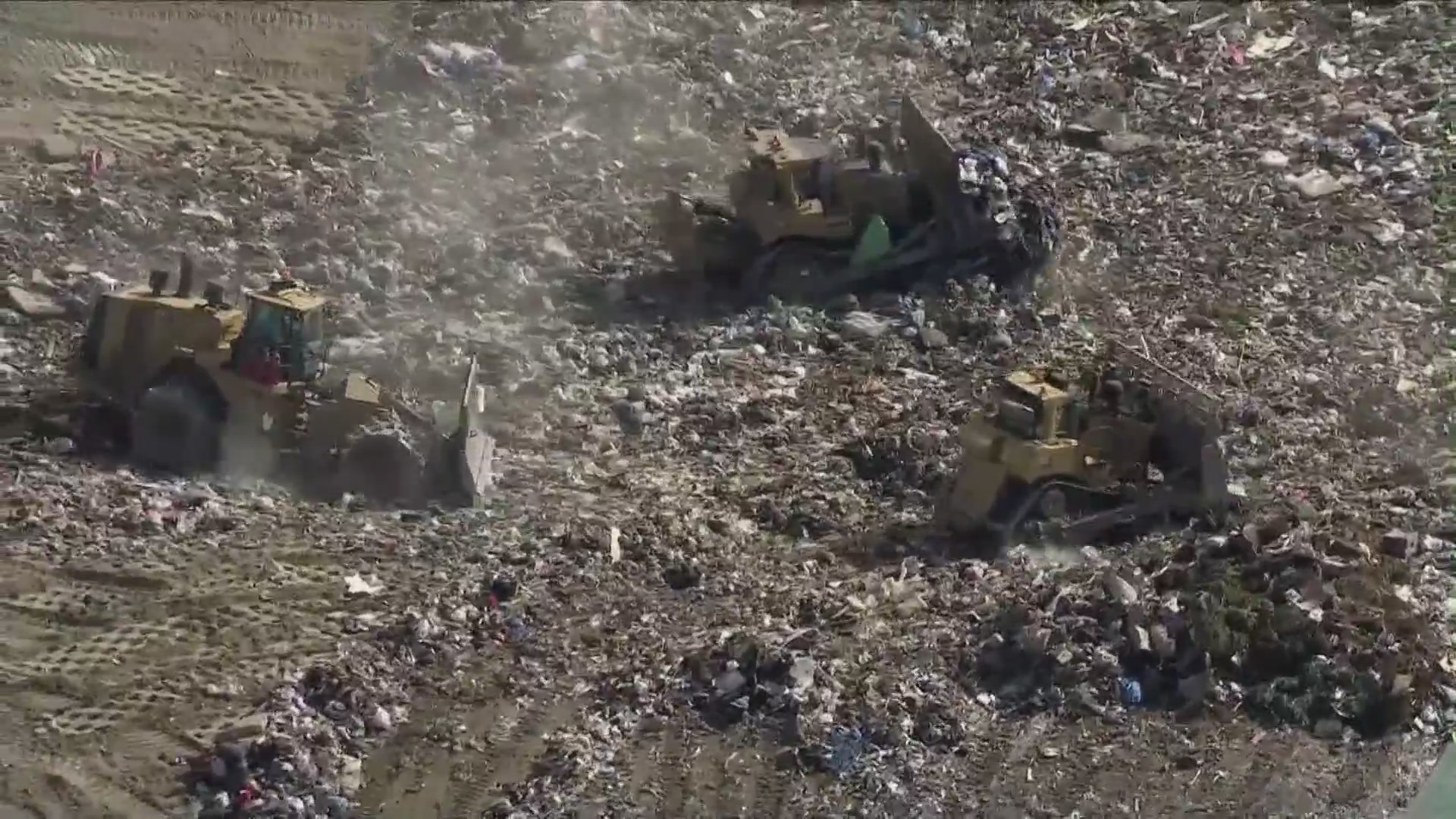 The Chiquita Canyon Landfill in Castaic, California is seen in an aerial view from Sky5. (KTLA)