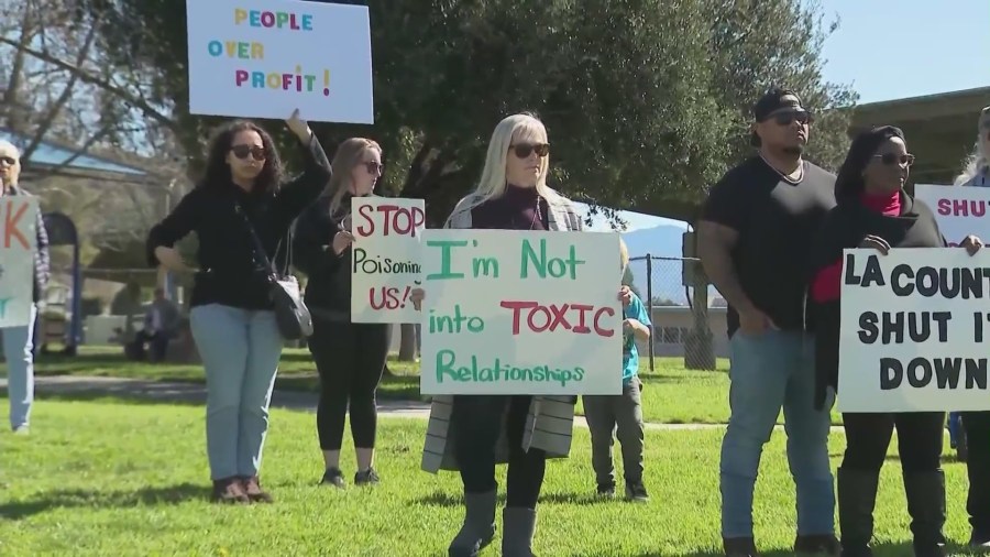 Protestors demanding action over fumes from the Chiquita Canyon Landfill thast are allegedly sickening locals. (KTLA)