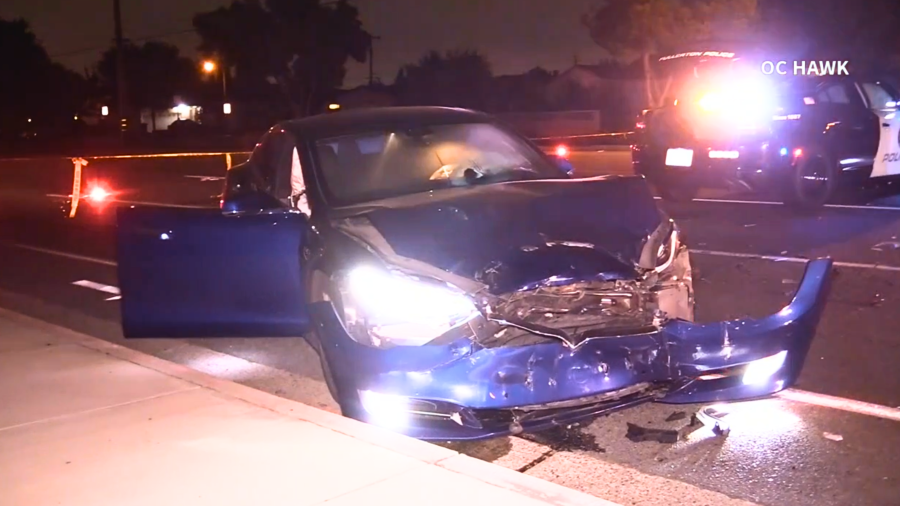 Tesla crashes into police car while in self-drive mode