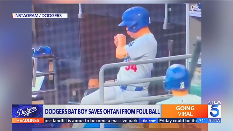 Dodgers bat boy Javi catches a foul ball