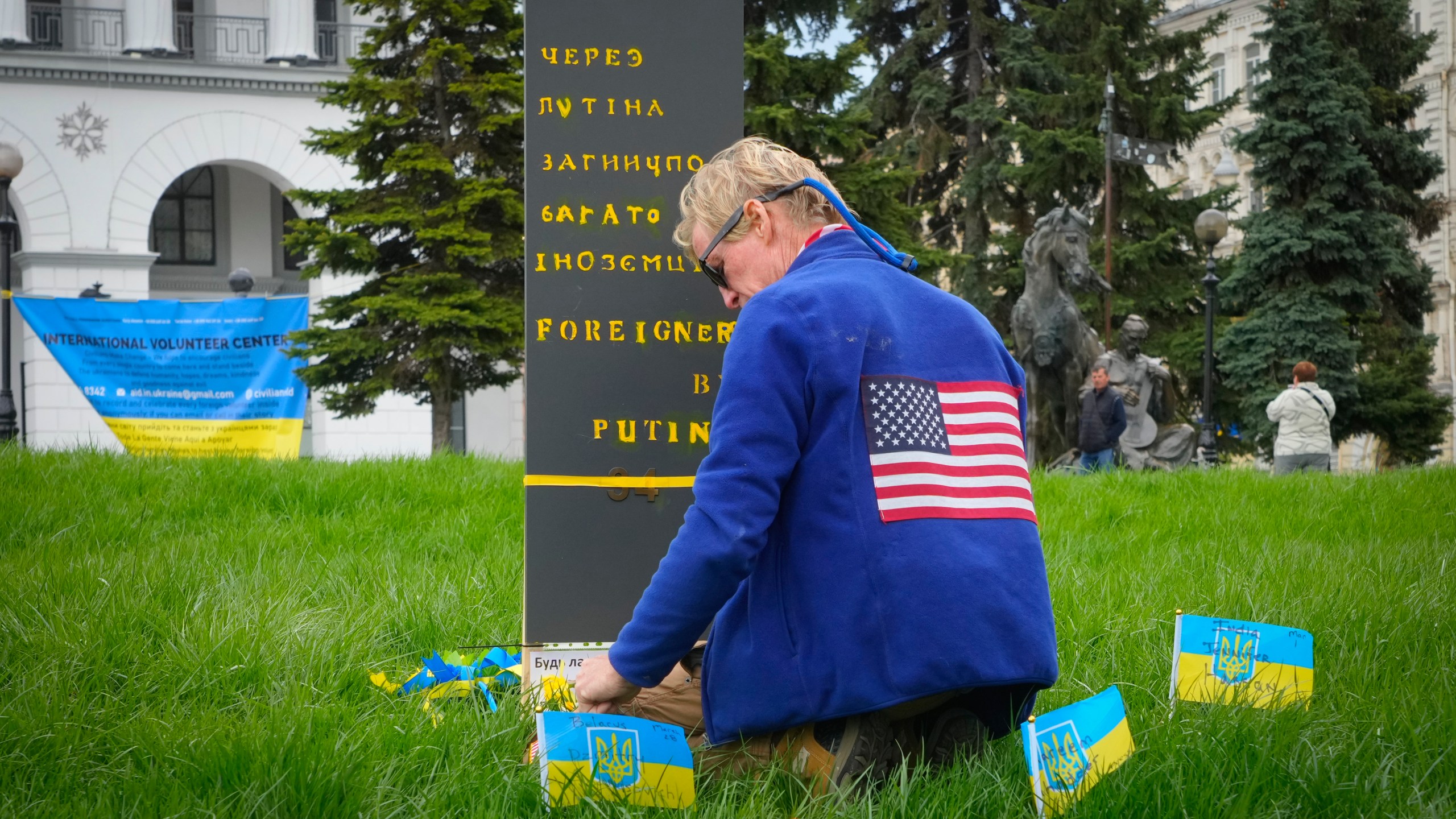 Ryan Wesley Routh pays tribute to foreign citizens killed during Russia-Ukraine war in a central square in Kyiv, Ukraine, Saturday, April 30, 2022. (AP Photo/Efrem Lukatsky)