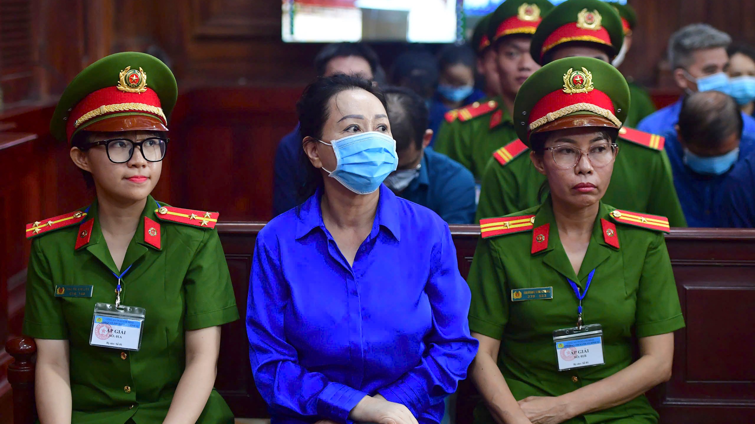 Business woman Truong My Lan, center, a real estate tycoon sentenced to death for financial fraud, attends her second trial in Vietnam's largest fraud case in Ho Chi Minh City, Vietnam Thursday, Sept. 19, 2024. (Thanh Tung/VNExpress via AP)