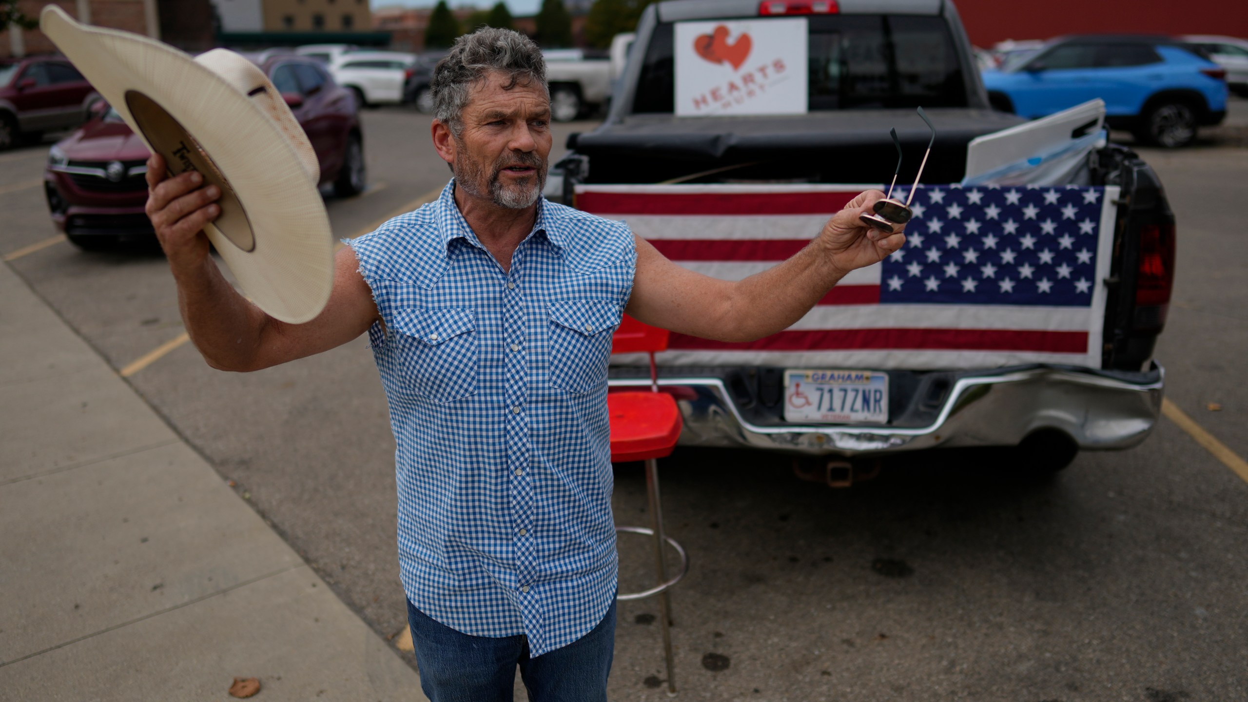 Cowboy David Graham, of Newark, Ohio, calls out messages of support across the street from City Hall, Tuesday, Sept. 17, 2024, in Springfield, Ohio. (AP Photo/Carolyn Kaster)