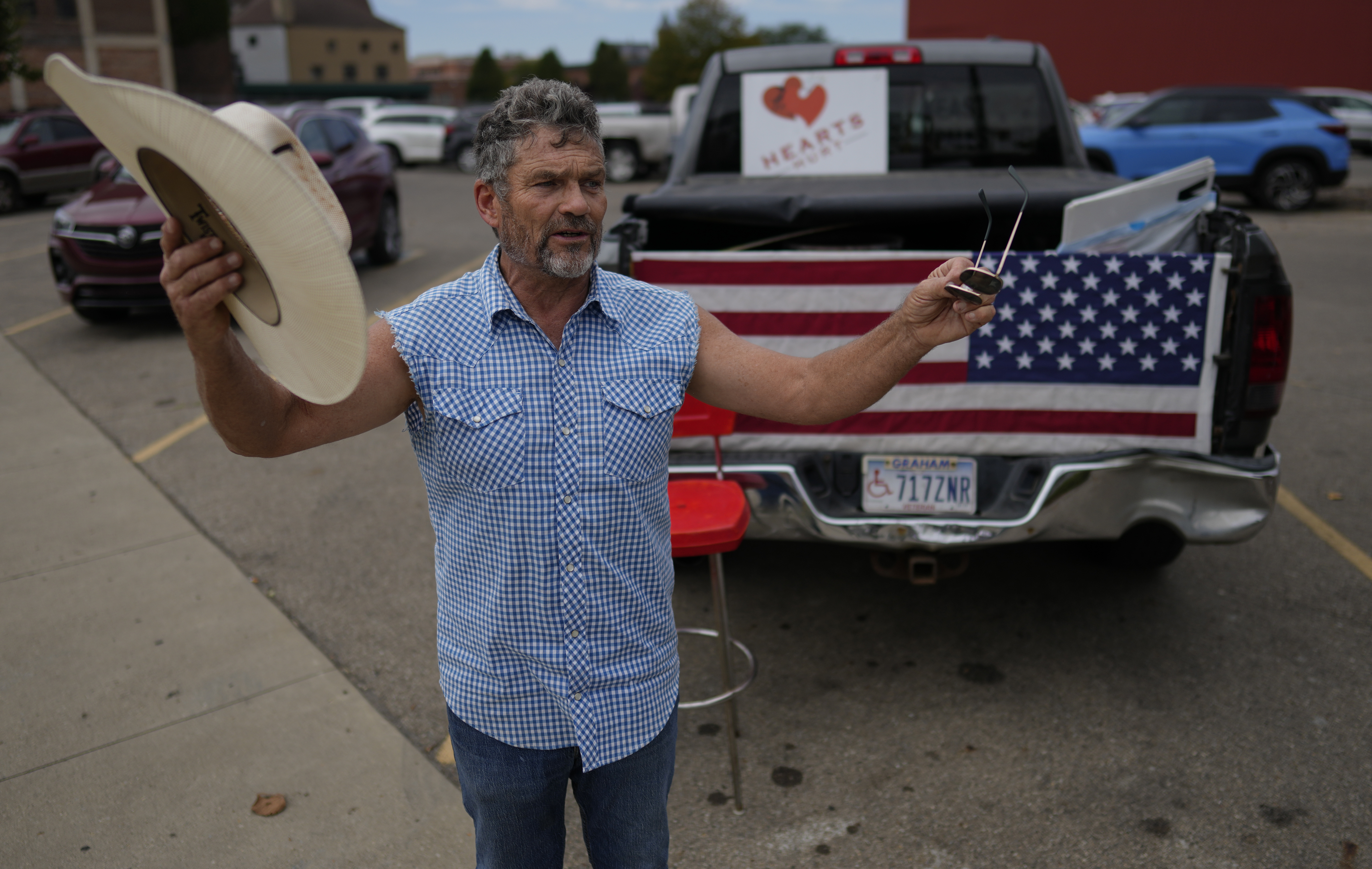 Cowboy David Graham, of Newark, Ohio, calls out messages of support across the street from City Hall, Tuesday, Sept. 17, 2024, in Springfield, Ohio. (AP Photo/Carolyn Kaster)