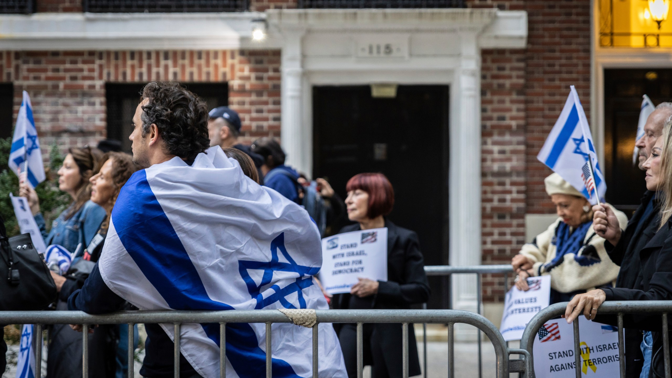 People attend a pro-Israel really held outside the Permanent Observer Mission of the State of Palestine to the United Nations building, Tuesday Sept. 24, 2024 in New York. (AP Photo/Stefan Jeremiah)