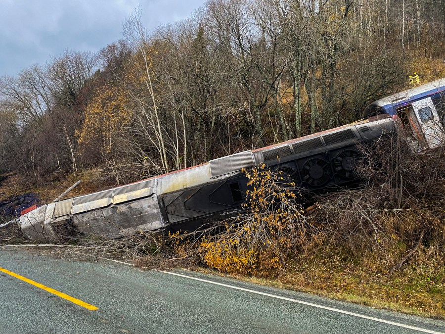 Several people were injured in the train derailment at Finneidfjord in Nordland, Norway, on Wednesday afternoon, the police said, Thursday, Oct. 24, 2024. The derailment is probably caused by a rock slide. (Jan Kenneth Transeth/NTB Scanpix via AP)