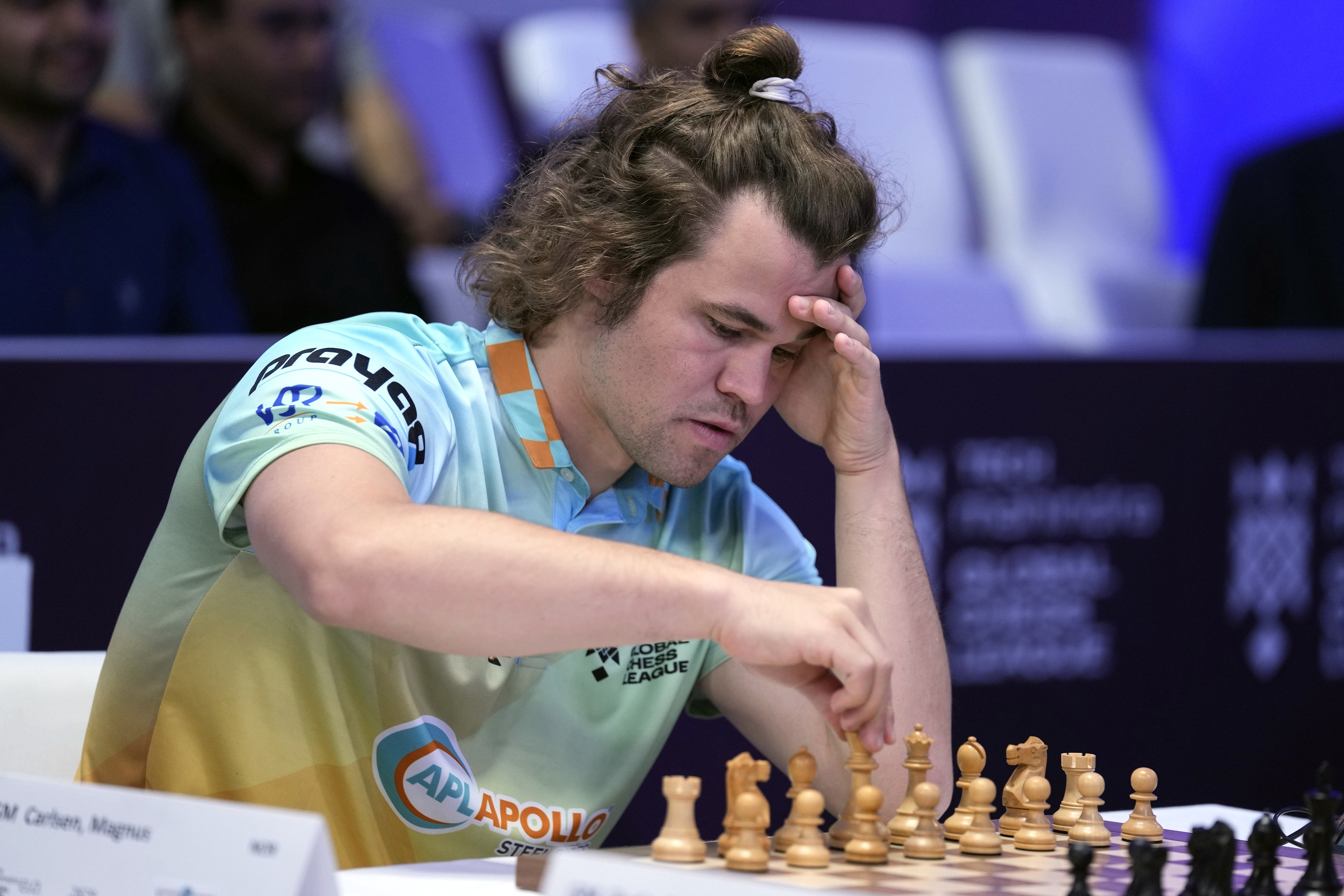 FILE - Norwegian Magnus Carlsen, left, of SG Alpine Warriors plays against Poland's Jan-Krzysztof Duda of Chingari Gulf Titans during Global Chess League in Dubai United Arab Emirates, on July 1, 2023. (AP Photo/Kamran Jebreili, File)