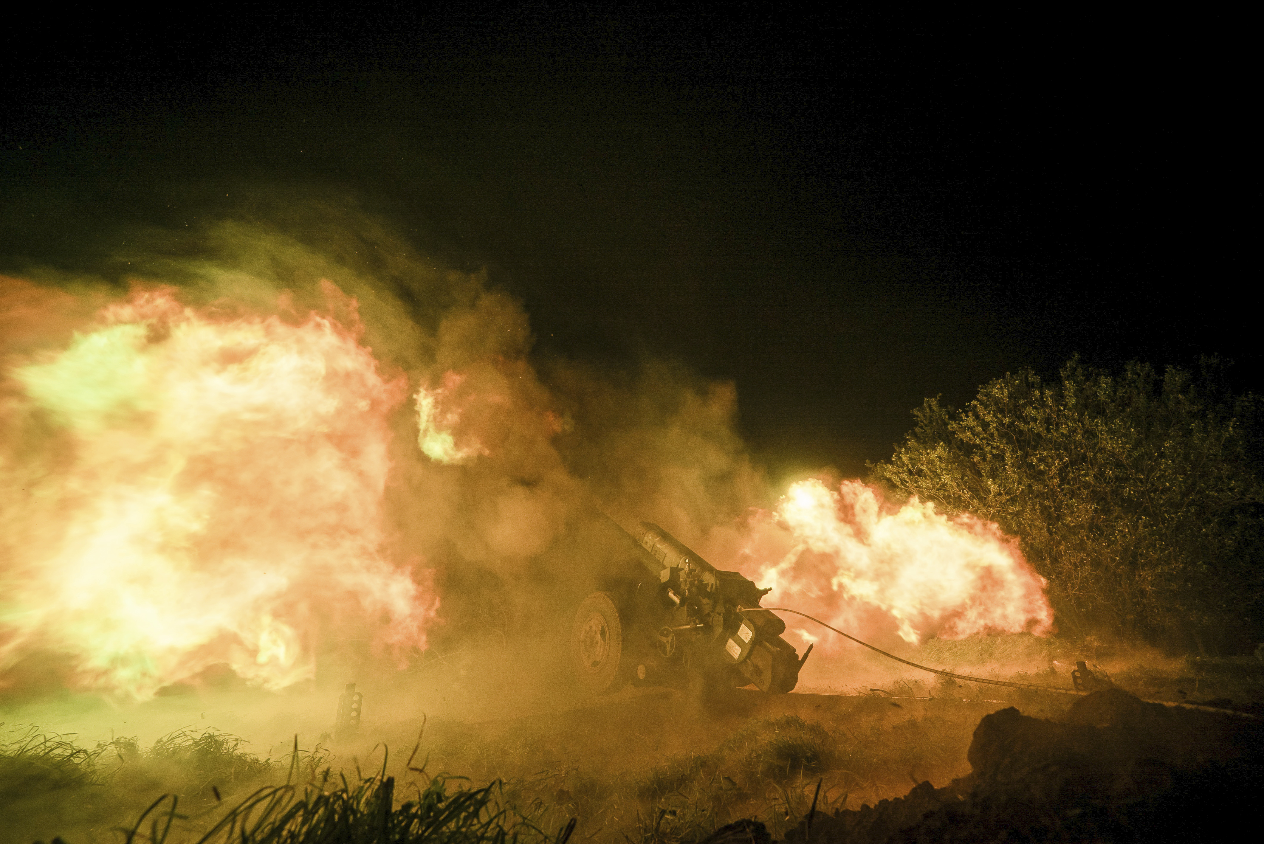 Ukrainian servicemen fire from a 122mm artillery cannon towards Russian positions in Kherson region, Ukraine, Sunday Oct. 27, 2024. (AP Photo/Marko Ivkov)