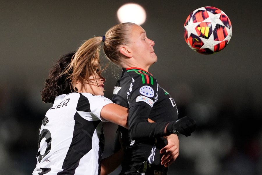 Arsenal's Frida Leonhardsen Maanum, right, and Juventus' Eva Schatzer vie for the ball during the women's Champions League soccer match between Juventus and Arsenal at the Vittorio Pozzo La Marmora Stadium in Biella, Italy, Tuesday, Nov. 12, 2024. (Fabio Ferrari/LaPresse via AP)