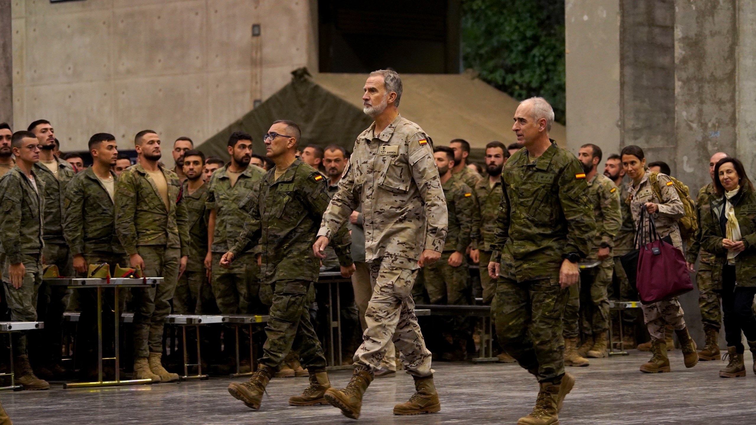 Spain's King Felipe VI, visits a military base on the outskirts of Valencia after floods left hundreds dead or missing in the Valencia region in Spain, Tuesday, Nov. 12, 2024. (AP Photo/Alberto Saiz)