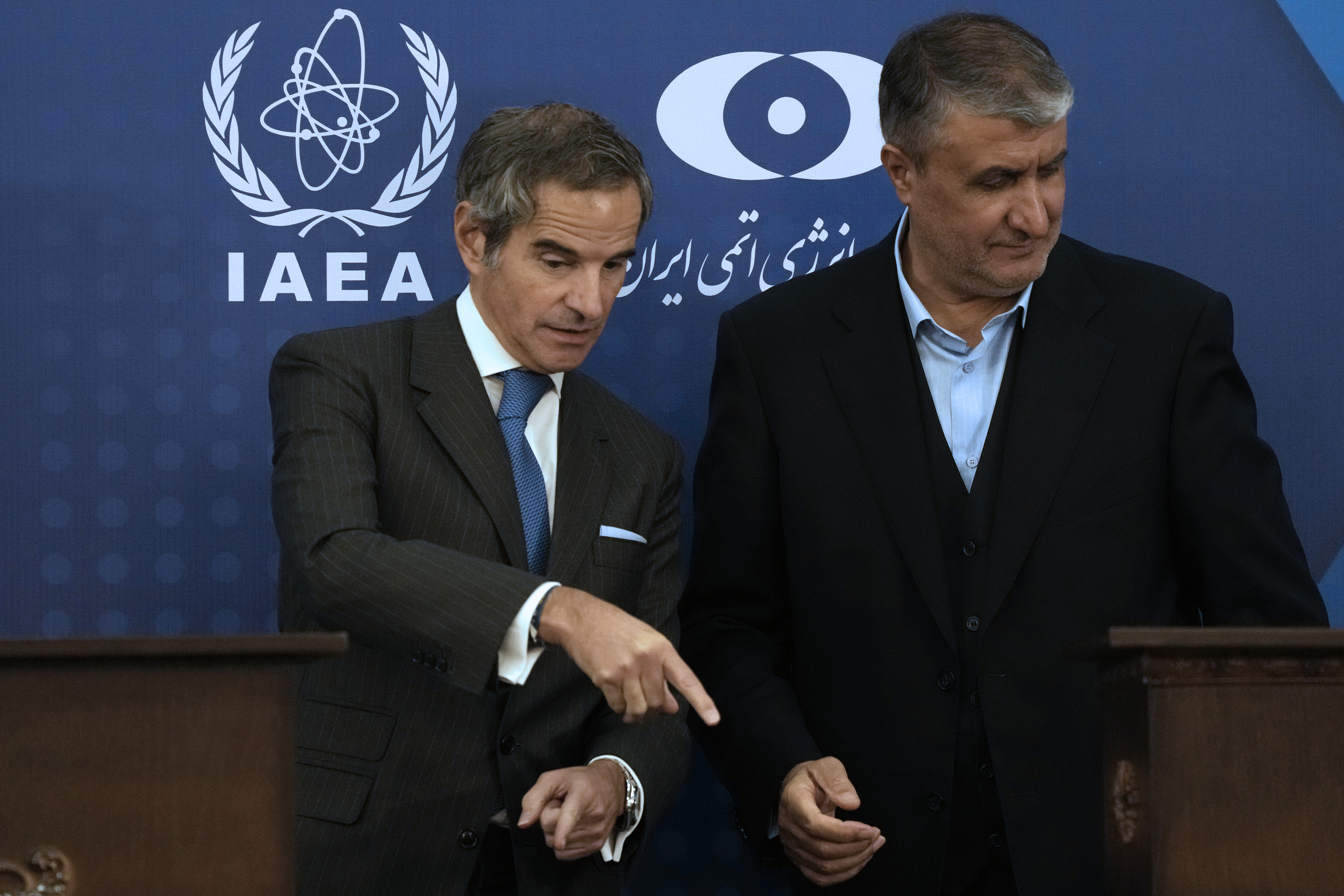 International Atomic Energy Agency, IAEA, Director General Rafael Mariano Grossi, left, gestures at the conclusion of his joint press conference with Iran's Atomic Energy Organization head Mohammad Eslami in Tehran, Iran, Thursday, Nov. 14, 2024. (AP Photo/Vahid Salemi)