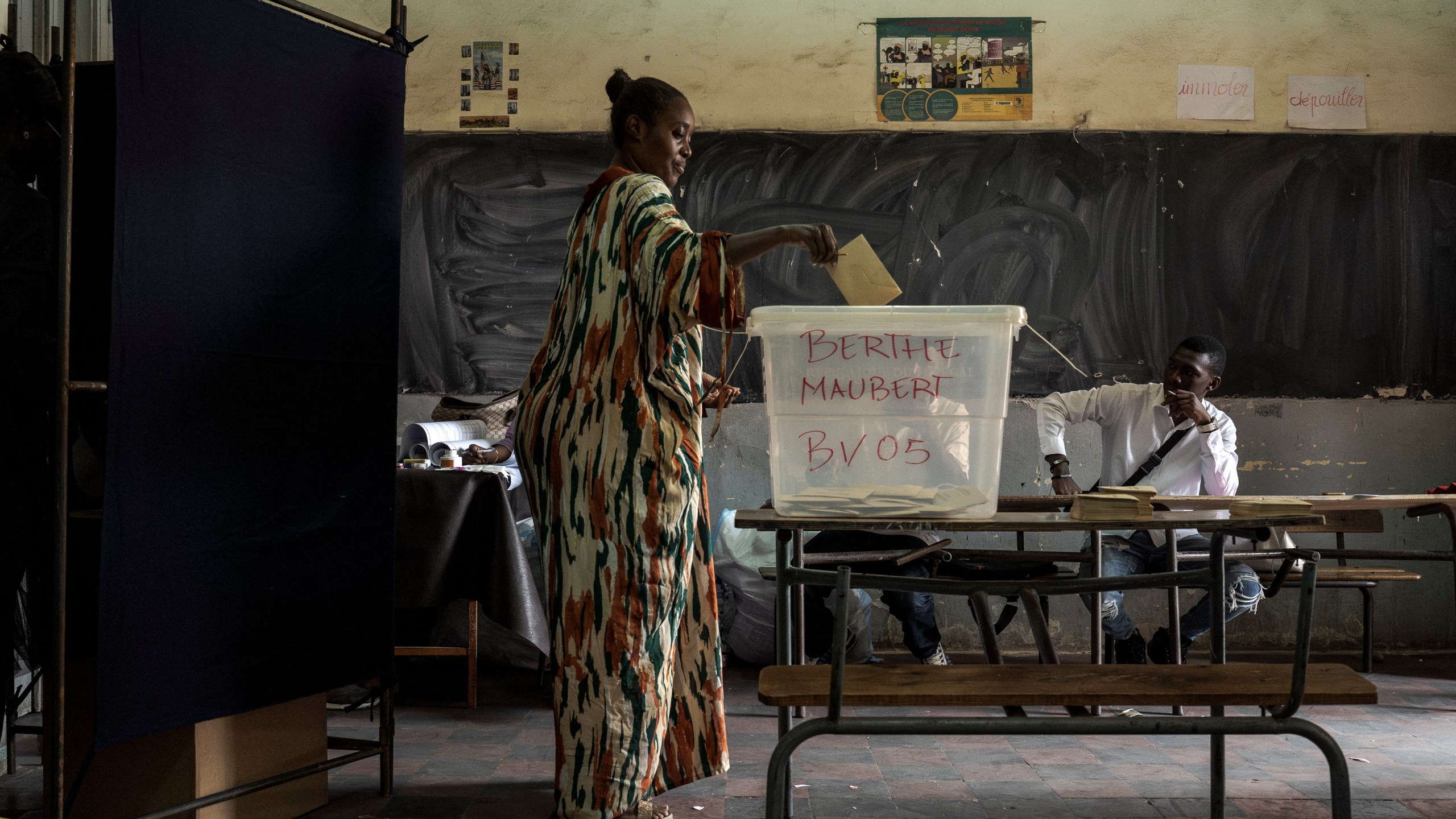 A woman casts her vote for legislative elections, at a polling station in Dakar, Senegal Sunday, Nov. 17, 2024. (AP Photo/Annika Hammerschlag)