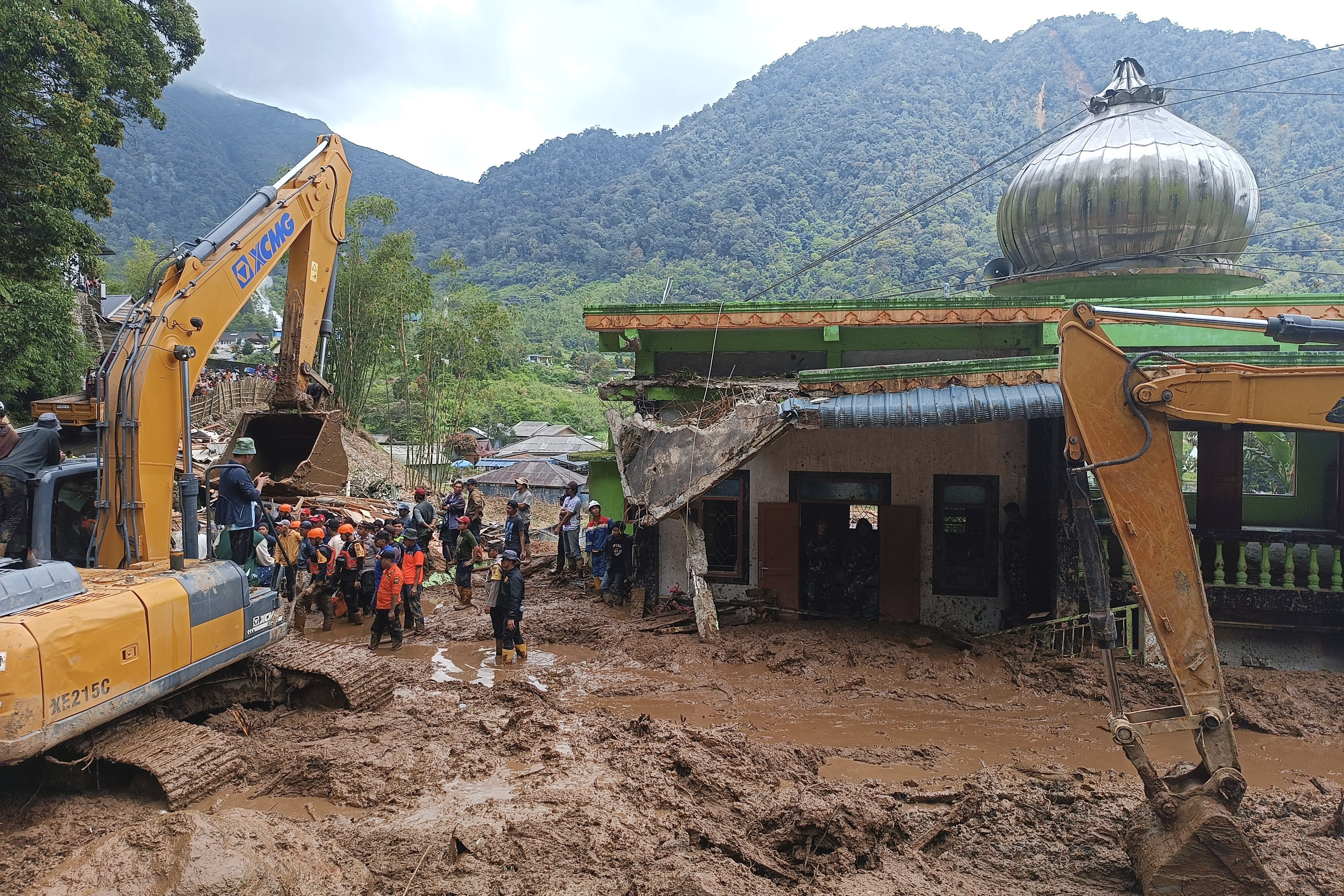 Rescuers search for missing people after a landslide that killed a number of people and left some others missing in Karo, North Sumatra, Indonesia, Monday, Nov. 25, 2024. (AP Photo/Binsar Bakkara)