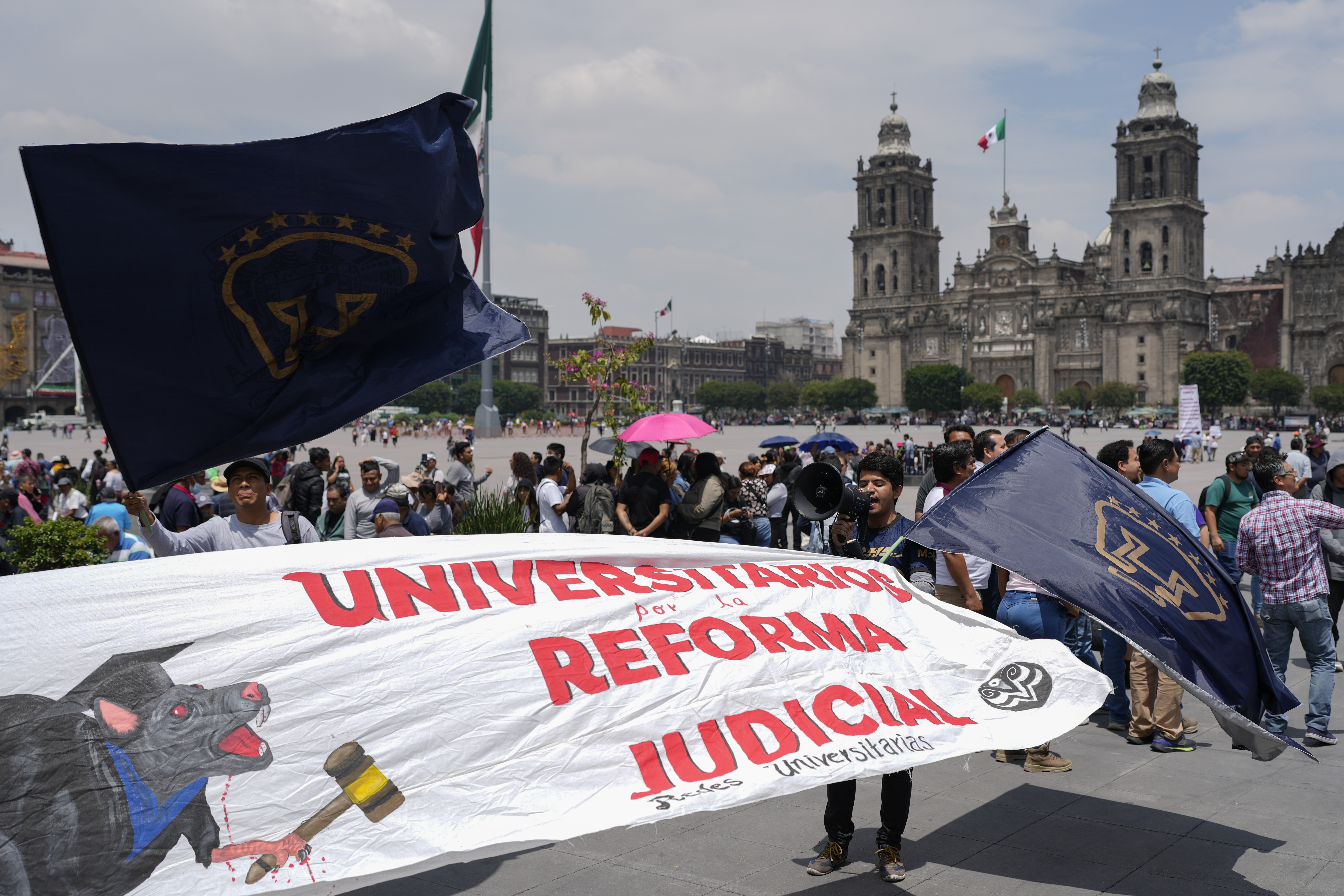 FILE - Supporters arrive to attend a rally in favor of the government's proposed judicial reform outside the Supreme Court building in Mexico City, Sept. 5, 2024. (AP Photo/Eduardo Verdugo, File)