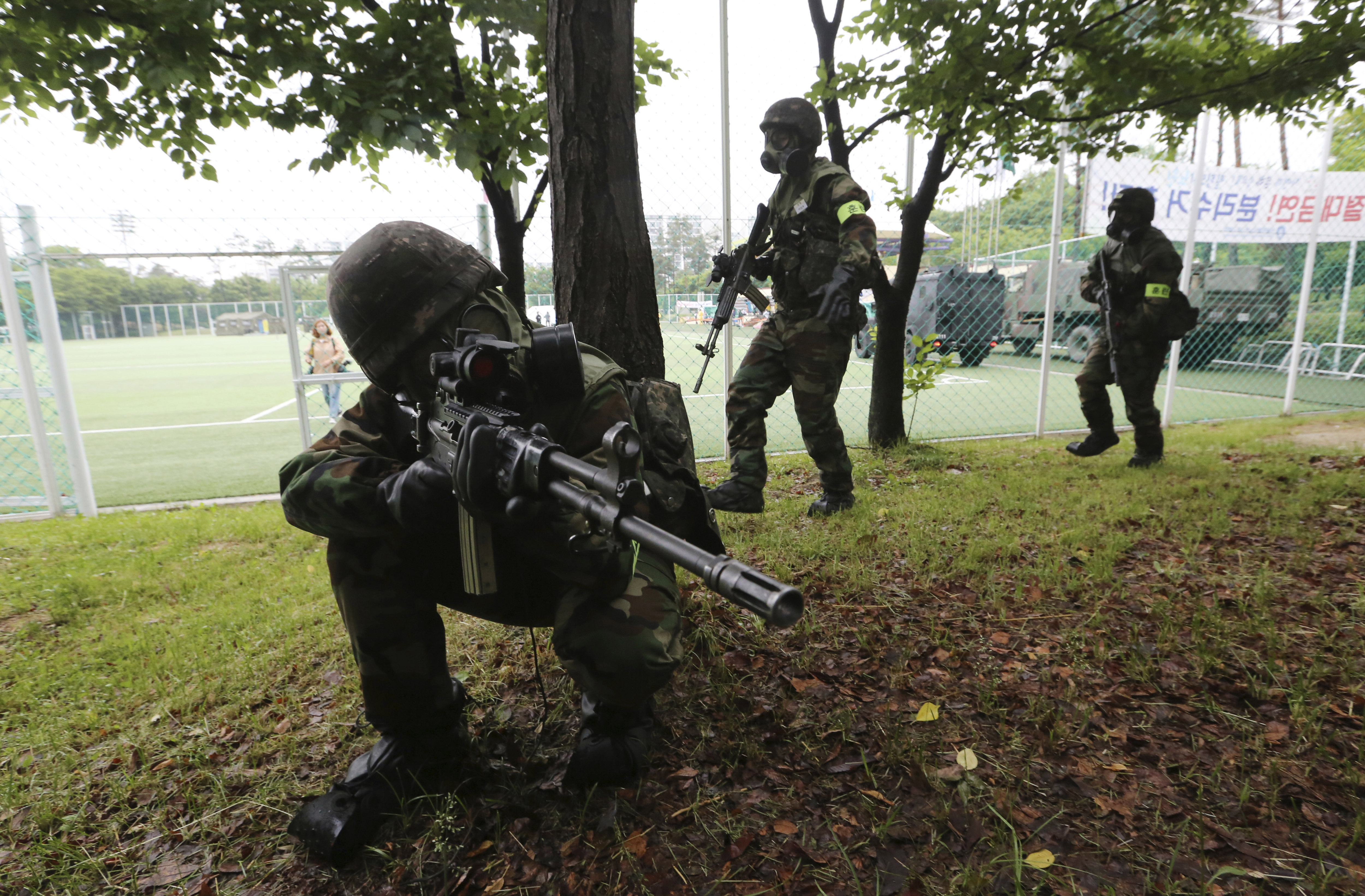 FILE- South Korean army soldiers conduct an anti-terror drill as part of the Ulchi Taeguk exercise at a park in Seoul, South Korea, May 27, 2019. (AP Photo/Ahn Young-joon, File)