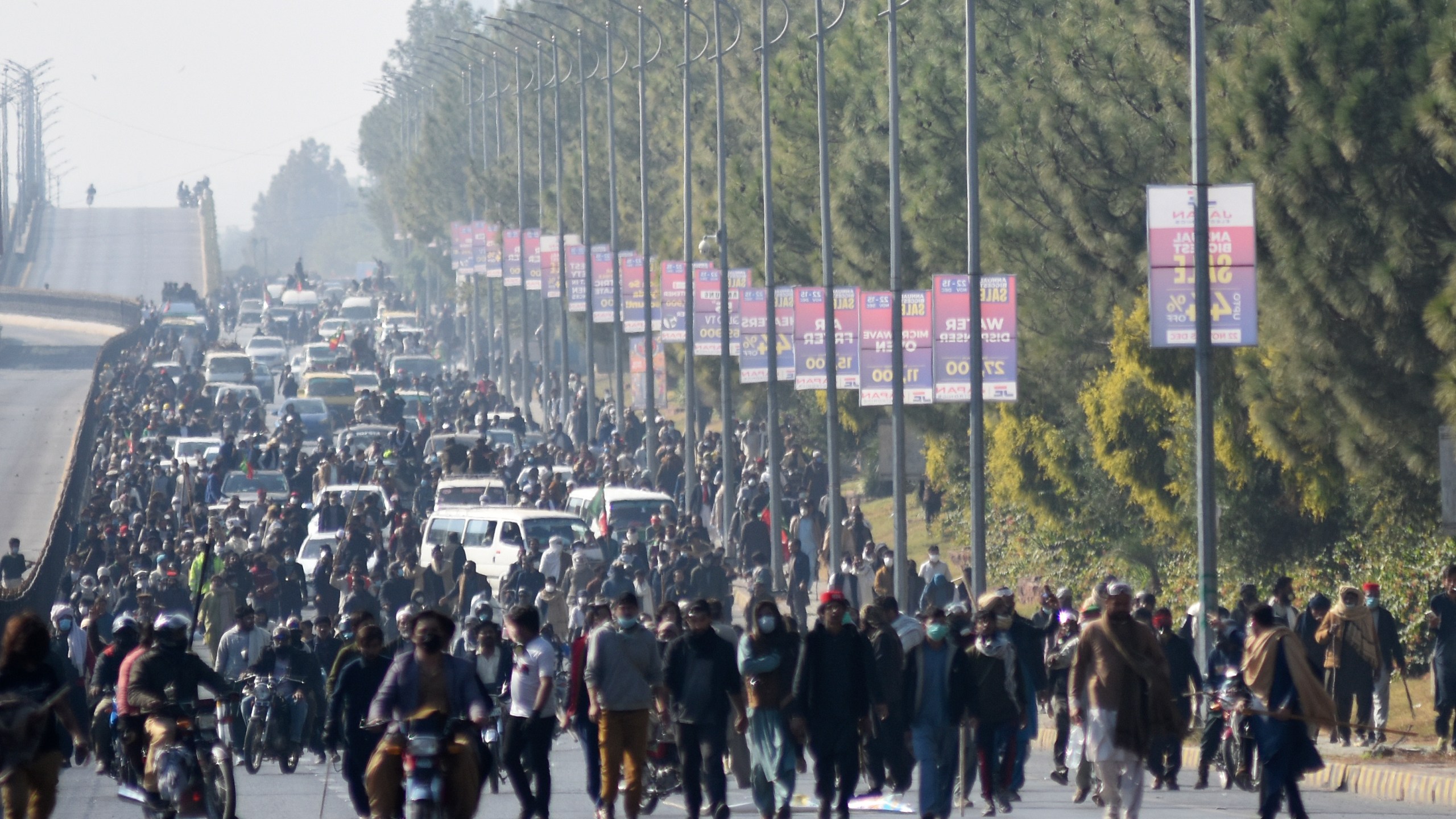 Supporters of imprisoned former premier Imran Khan's Pakistan Tehreek-e-Insaf party move towards D-Chowk square close to Red Zone, which is an area that houses key government buildings, during their rally demanding Khan's release, in Islamabad, Pakistan, Tuesday, Nov. 26, 2024. (AP Photo/W.K. Yousufzai)