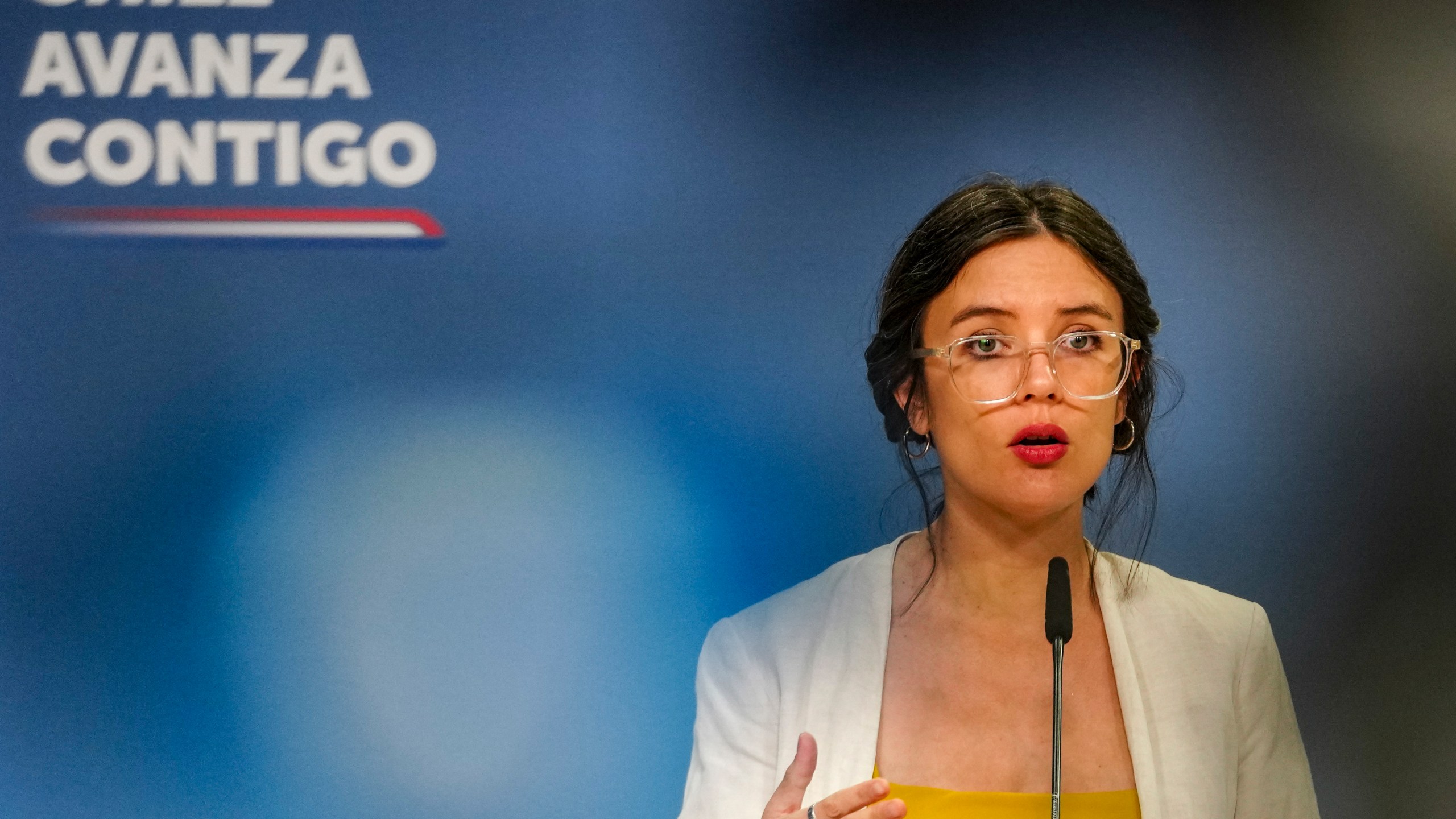 Camila Vallejo, government spokeswoman, speaks during a news conference on the harassment complaint against Chilean President Gabriel Boric, at La Moneda, presidential palace in Santiago, Tuesday, Nov. 26, 2024. (AP Photo/Esteban Felix)