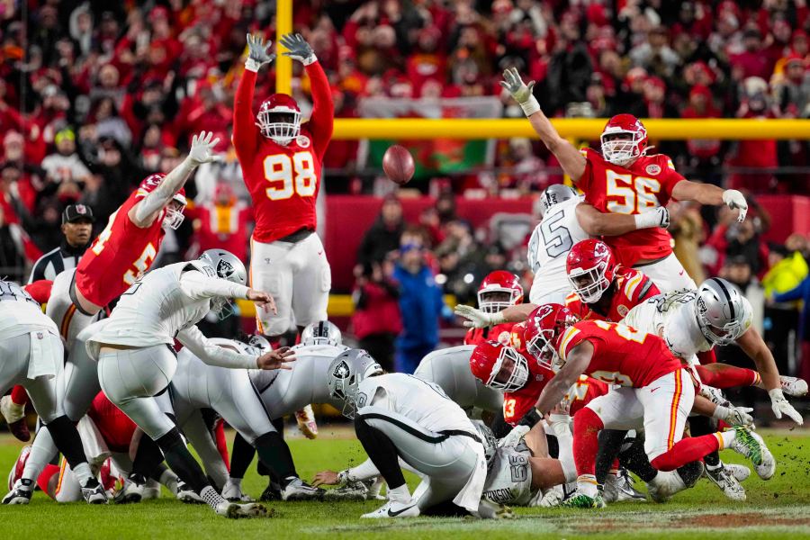 Las Vegas Raiders place kicker Daniel Carlson (2) misses a field goal late in the fourth quarter against the Kansas City Chiefs in an NFL football game in Kansas City, Mo., Friday, Nov. 29, 2024. (AP Photo/Ed Zurga)