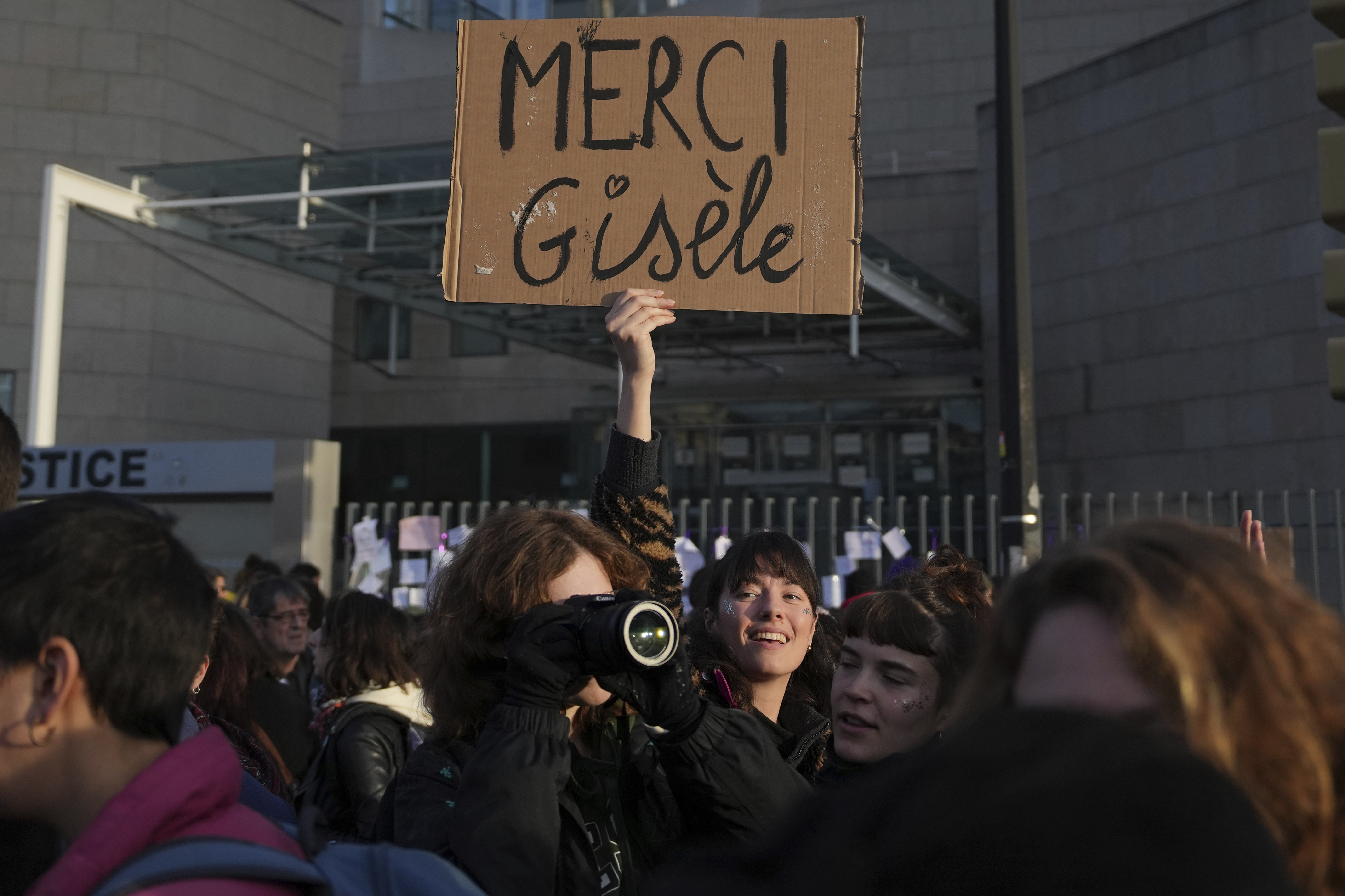 FILE - A woman holds a placard that reads, "Thank you Gisele," outside the Palace of Justice during a women's rights demonstration, Dec. 14, 2024, in Avignon, southern France, where dozens of men are on trial in Avignon, accused of raping Gisèle Pelicot while she was drugged and rendered unconscious by her husband. (AP Photo/Aurelien Morissard, File)