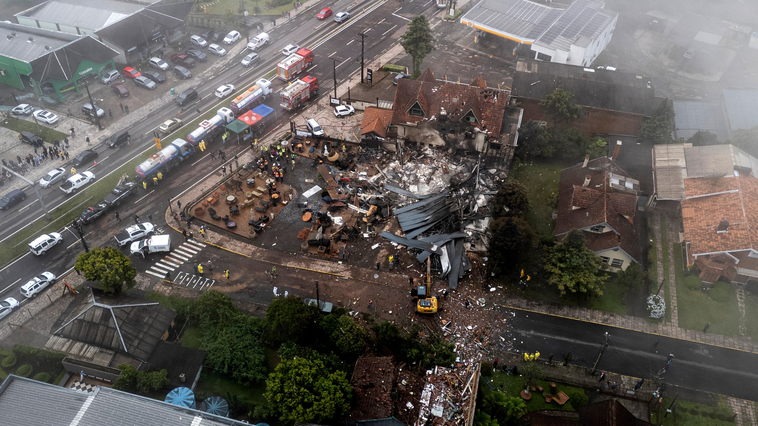 Police carry out an investigation by houses that were hit by a plane in Gramado, Rio Grande do Sul state, Brazil, Sunday, Dec. 22, 2024. (AP Photo/Mateus Bruxel, Agência RBS)