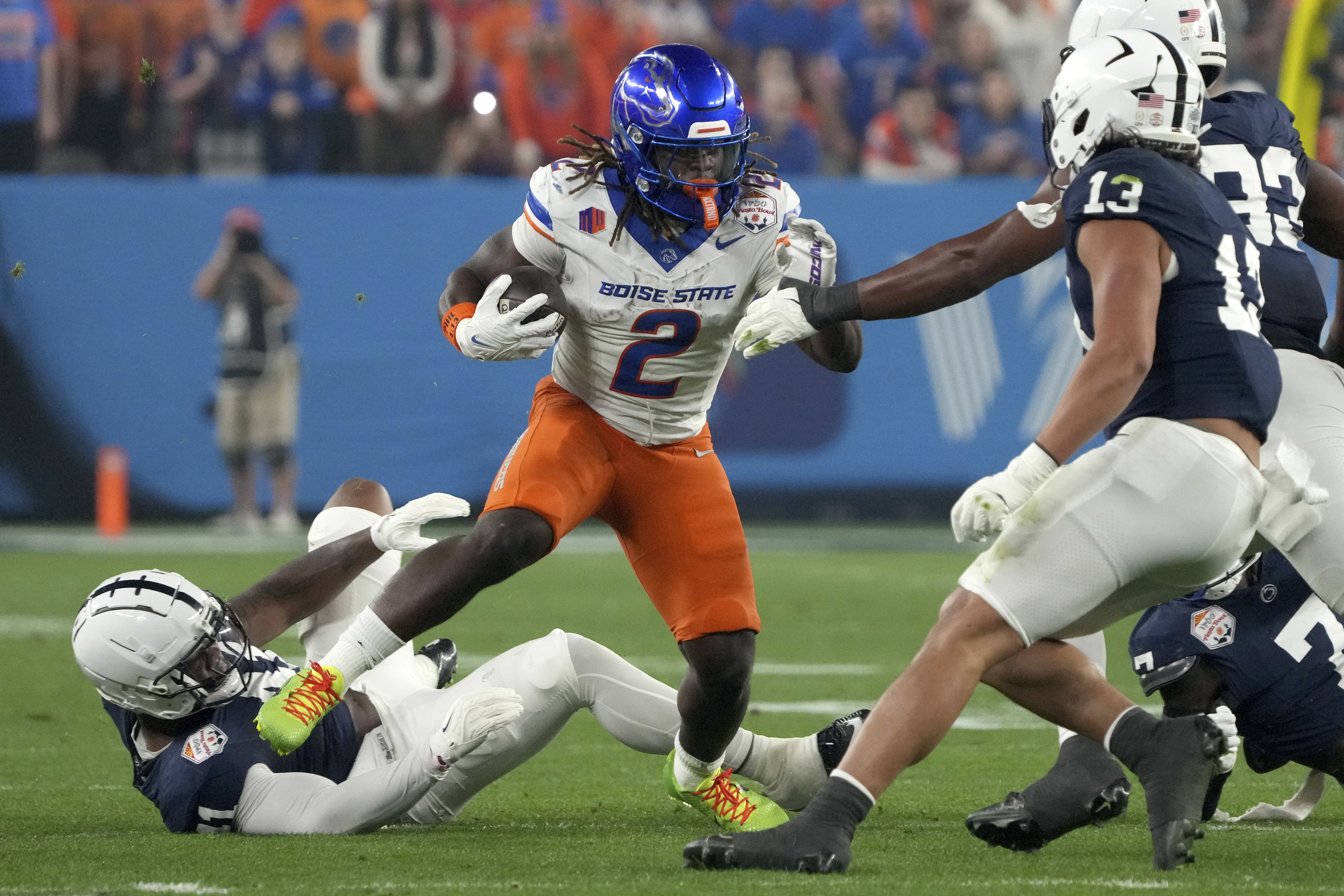 Boise State running back Ashton Jeanty (2) runs the ball against Penn State during the first half of the Fiesta Bowl NCAA college football CFP quarterfinal game, Tuesday, Dec. 31, 2024, in Glendale, Ariz. (AP Photo/Rick Scuteri)