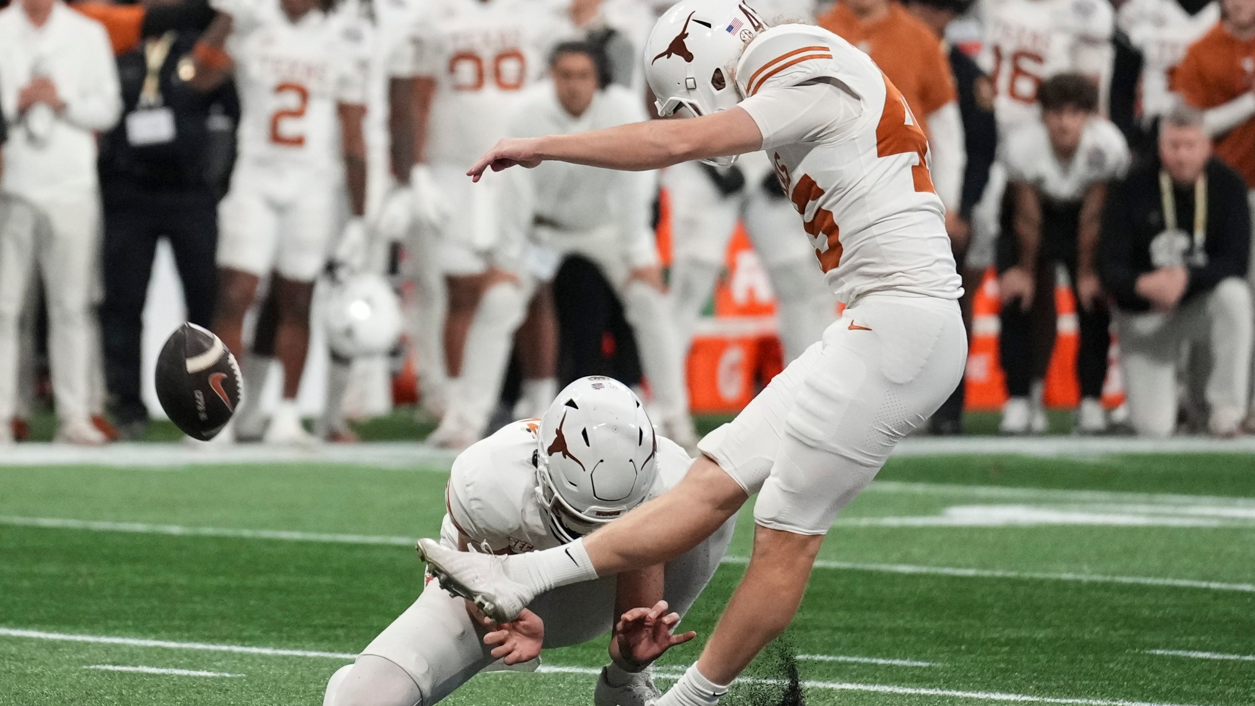 Texas; Bert Auburn (45) misses a field goal in the closing seconds during of regulation in the quarterfinals of a College Football Playoff game against Arizona State, Wednesday, Jan. 1, 2025, in Atlanta. (AP Photo/Brynn Anderson)