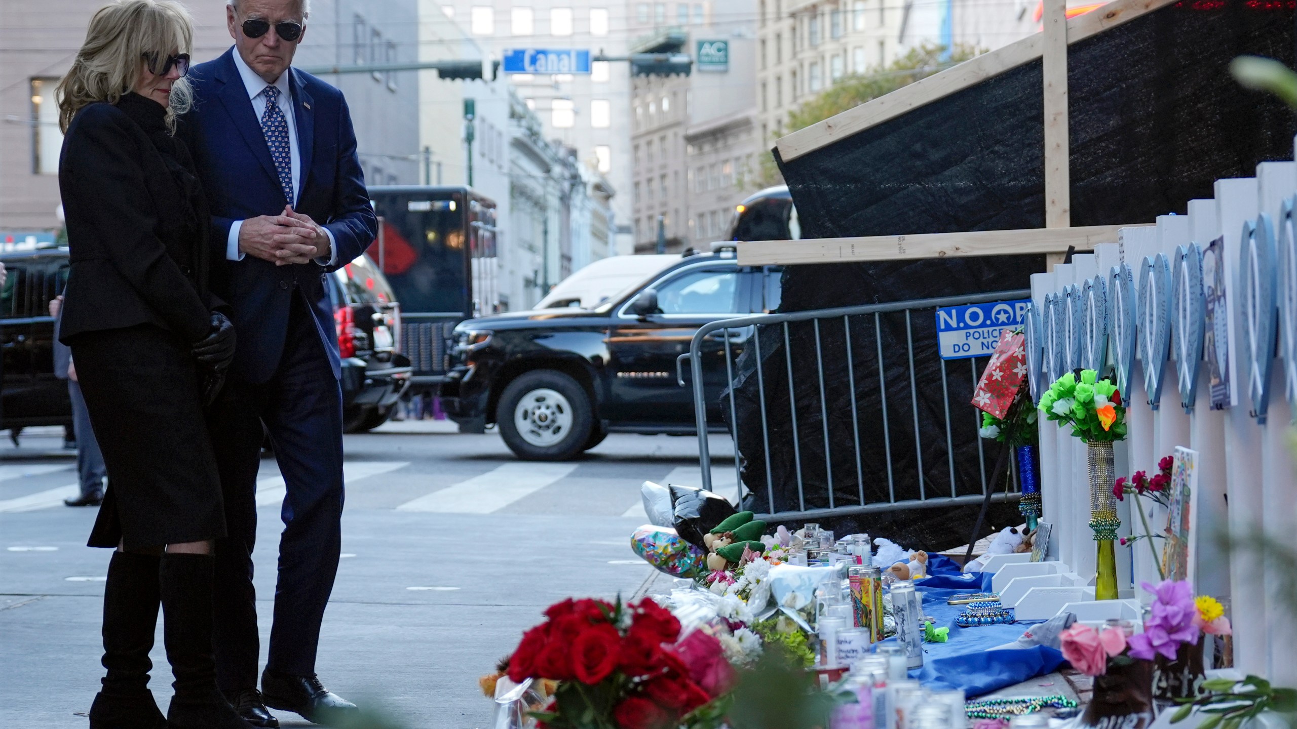 President Joe Biden and first lady Jill Biden stop at the site of the deadly New Years truck attack, in New Orleans, Monday, Jan. 6, 2025. (AP Photo/Stephanie Scarbrough)