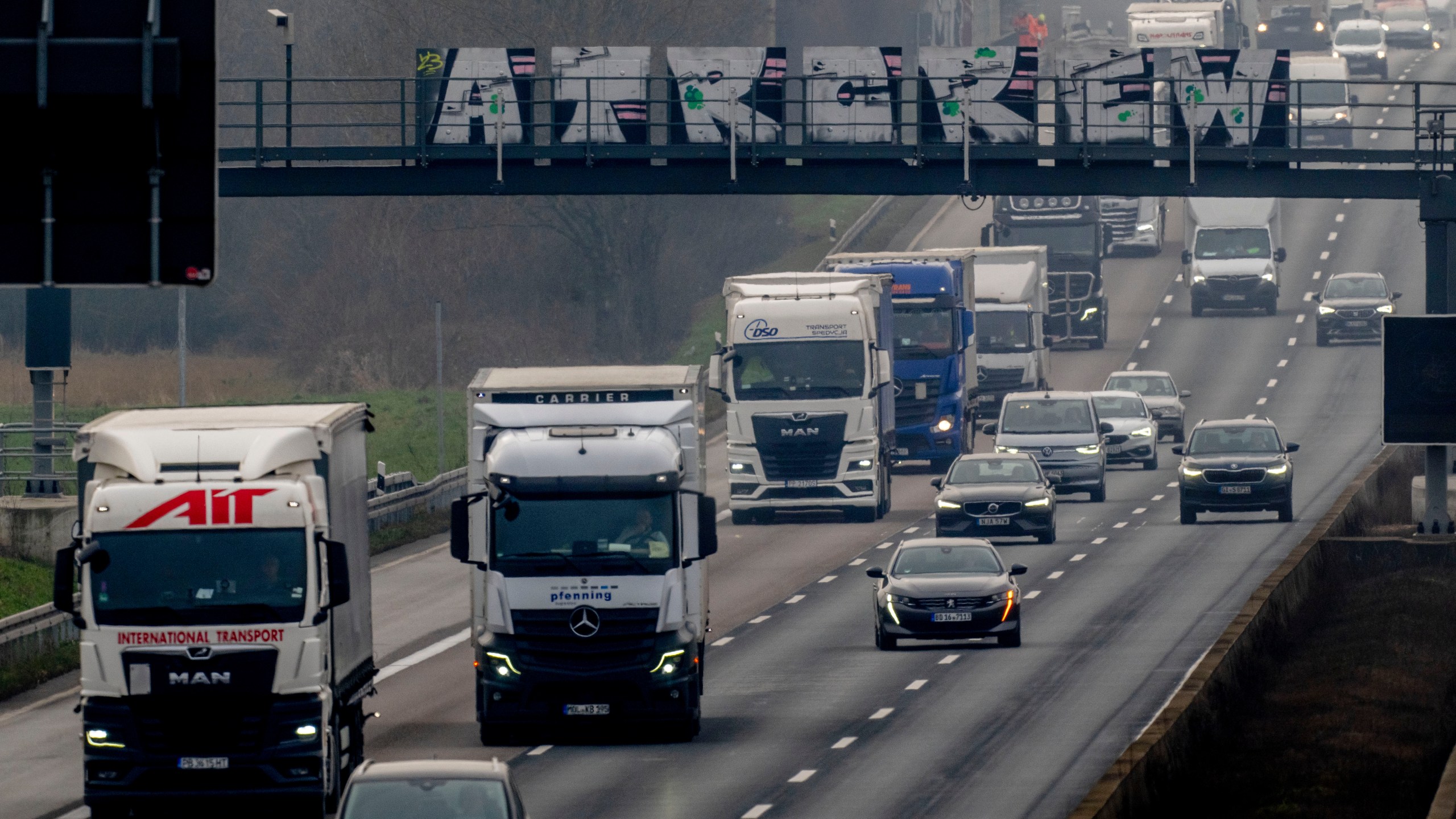 Trucks and cars move along on a highway in Frankfurt, Germany, Wednesday, Jan. 15, 2025. (AP Photo/Michael Probst)